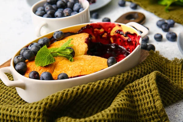 Baking Dish Blueberry Cobbler Table Closeup — Stock Photo, Image