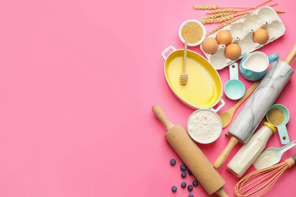 Ингредиенты Приготовления Хлебобулочных Кухонных Принадлежностей Цветном Фоне — стоковое фото