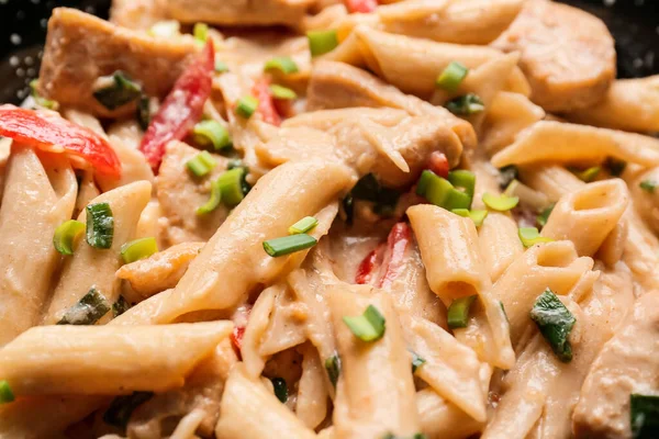 Sartén Con Sabrosa Pasta Pollo Cajun Primer Plano — Foto de Stock