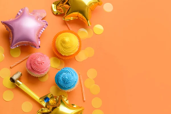 Composition Tasty Birthday Cupcakes Balloons Candles Color Background — ストック写真