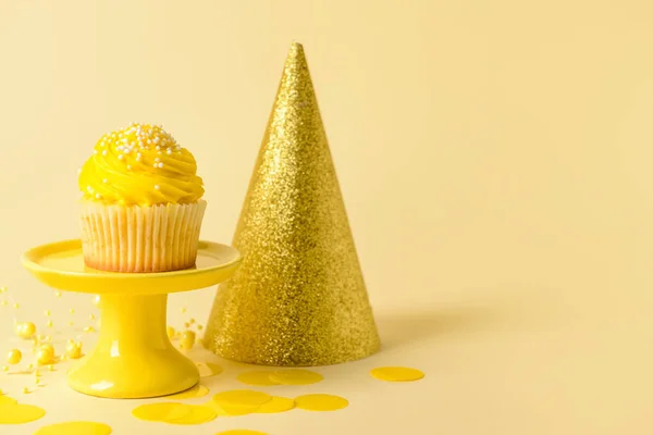 Stand Tasty Birthday Cupcake Party Hat Color Background — 스톡 사진