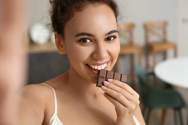 Young African American Woman Chocolate Taking Selfie Kitchen — Stock Photo, Image