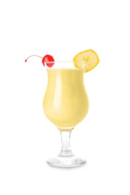 Beyaz arka planda muzlu kokteyl.