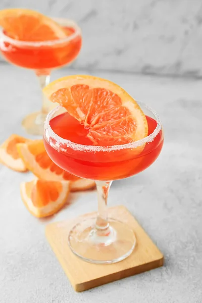 Gläser Hemingway Daiquiri Cocktail Und Grapefruit Auf Grunge Hintergrund — Stockfoto