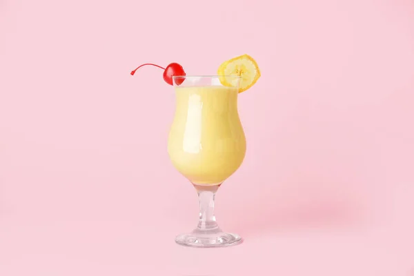 Glass Tasty Banana Daiquiri Cocktail Color Background — Stock Photo, Image