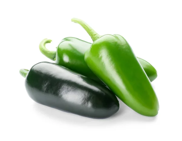 Peperoni Verdi Jalapeno Sfondo Bianco — Foto Stock