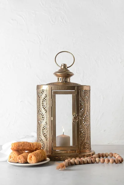 Muslim Lantern Tasbih Turkish Sweets Light Background — Stock Photo, Image