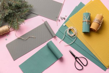 Renkli arkaplanda el yapımı mumlarla kompozisyon