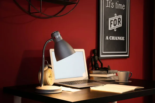 Stylish Workplace Modern Laptop Glowing Lamp Color Wall — Stock Photo, Image