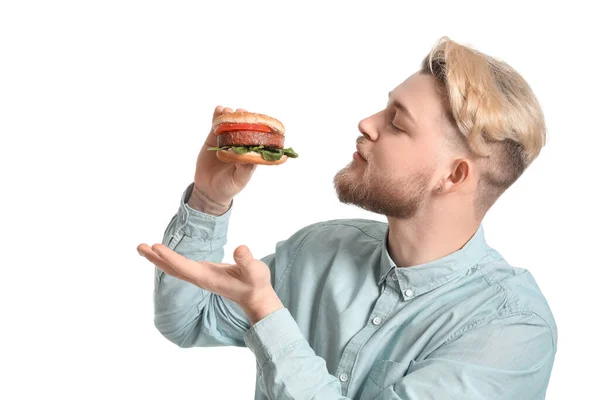 若い男食べるビーガンバーガー上の白い背景 — ストック写真