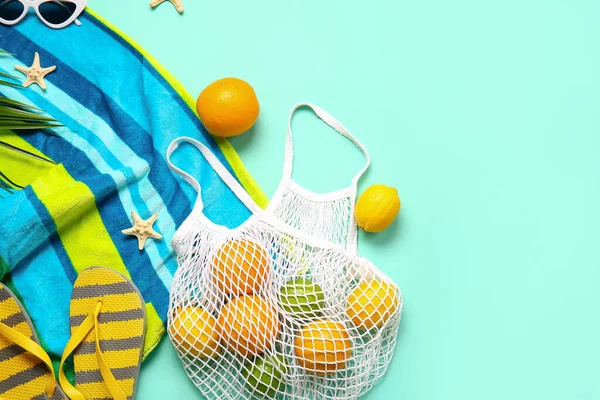 Composition Citrus Fruits Towel Flip Flops Color Background — Stock Photo, Image