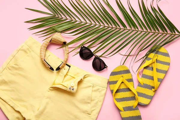 Composition Female Accessories Shorts Flip Flops Palm Leaf Color Background — Stock Photo, Image