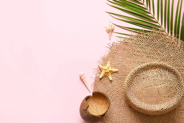 Composition Straw Hat Coconut Shell Palm Leaf Color Background Closeup — Stock Photo, Image