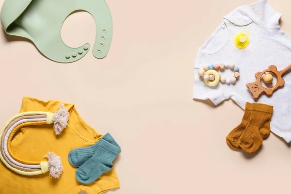 Bebek Kıyafetleri Oyuncaklar Aksesuarlar — Stok fotoğraf