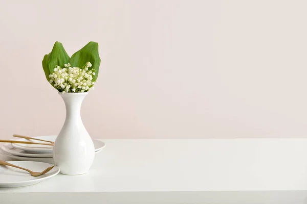 Vase Lily Valley Flowers Dining Table Color Wall — Stock Photo, Image