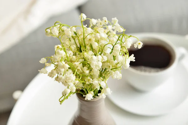 Vase Lily Valley Flowers Cup Coffee Table Home Closeup — Stock Photo, Image