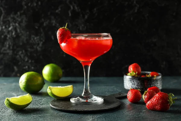 Glass Strawberry Daiquiri Cocktail Limes Berries Dark Background — Fotografia de Stock