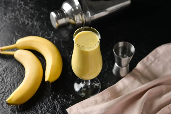 Glass Tasty Banana Daiquiri Cocktail Fruits Shaker Dark Background — Stockfoto
