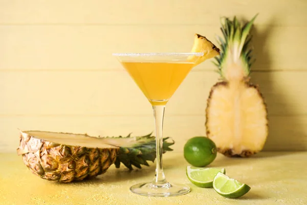 Glass Pineapple Daiquiri Cocktail Color Background — Stock Photo, Image
