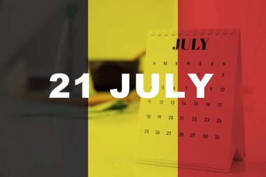 Kağıt takvim ve 21 Temmuz tarihli Belçika bayrağı