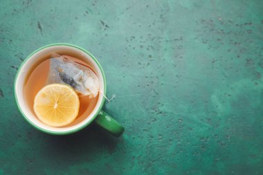 Renkli çay fincanı