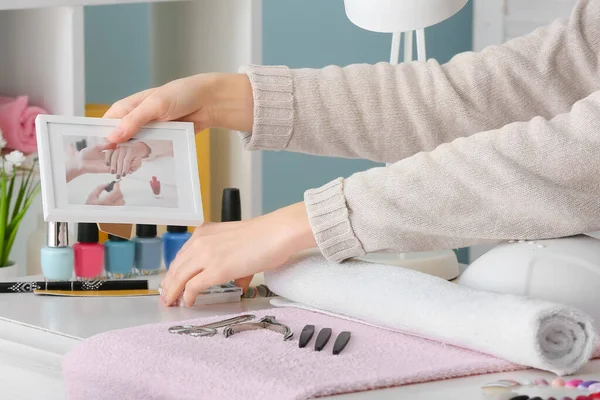 Female Manicure Master Beauty Salon — Stock Photo, Image