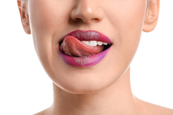 Mooie Jonge Vrouw Met Hart Lippen Tegen Witte Achtergrond Close — Stockfoto