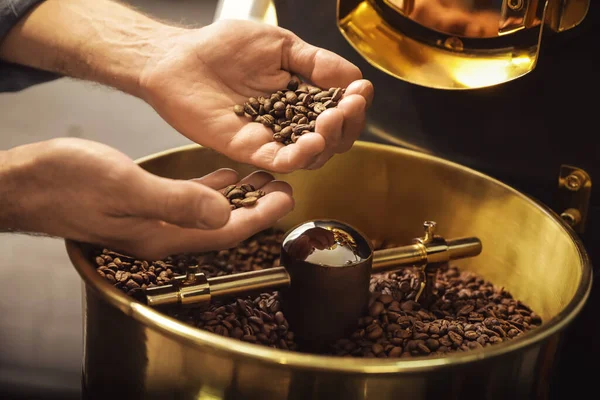 Senior Man Using Modern Coffee Roaster Closeup — Stock Photo, Image