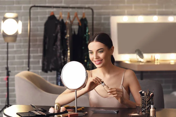 Beautiful Young Woman Applying Makeup Home — Stock Photo, Image