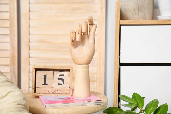 Wooden Hand Cube Calendar Table Room — Stock Photo, Image