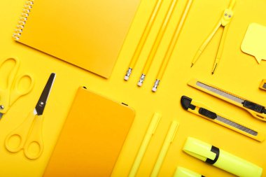 Okul malzemeleri renk arkaplanı