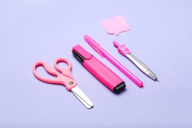 Okul malzemeleri renk arkaplanı