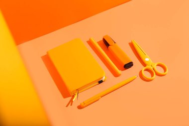 Okul malzemeleri renk arkaplanı