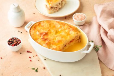 Renkli patates püresi ve baharatlı güveç.