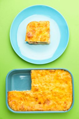 Renkli patates püresi ile güveç.