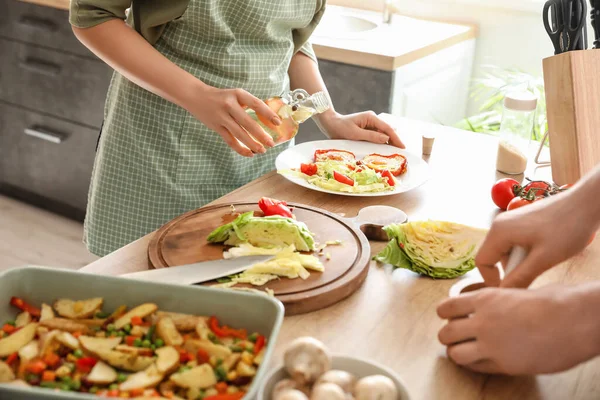 Young Couple Cooking Kitchen — Stock Photo, Image