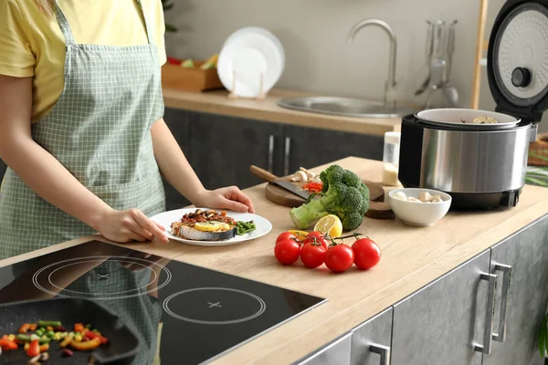 Woman Tasty Dish Kitchen — Stock Photo, Image