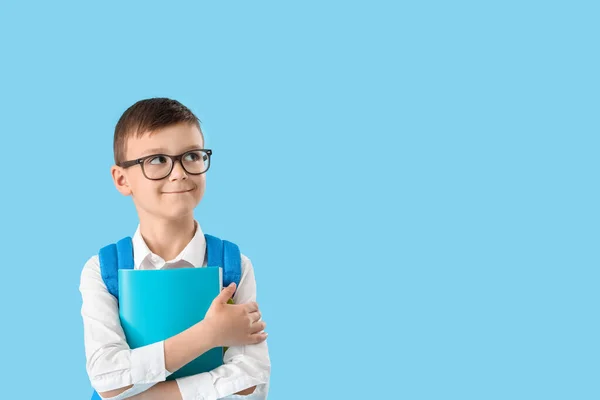 Pequeño Colegial Con Libros Texto Sobre Fondo Color — Foto de Stock