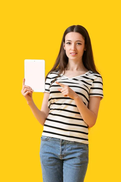 Young Woman Tablet Computer Color Background — Stock Photo, Image