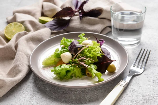 Plate Tasty Fresh Salad Lime Glass Water Grey Background Closeup — Stock Photo, Image