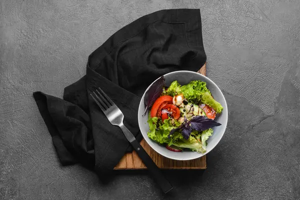 Bowl Tasty Fresh Salad Dark Background — Stock Photo, Image