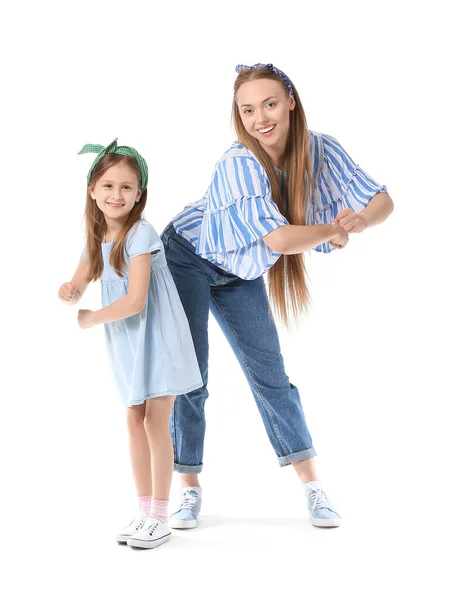 Ballando Giovane Donna Sua Piccola Figlia Sfondo Bianco — Foto Stock