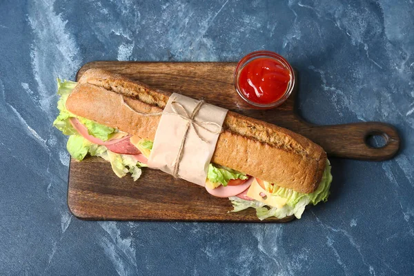 Board Tasty Ciabatta Sandwich Sauce Color Background — Stock Photo, Image