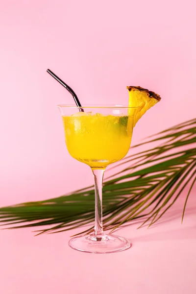 Glass Pineapple Daiquiri Cocktail Color Background — Stock Photo, Image