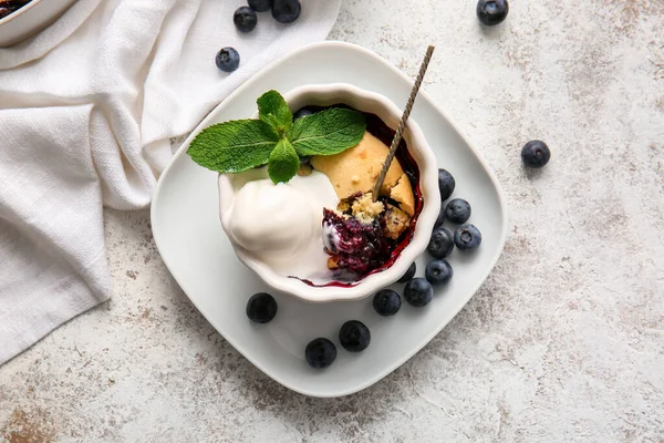 Ramekin Blueberry Cobbler Ice Cream Light Background — Stock Photo, Image