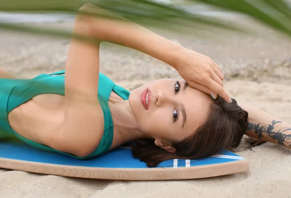 Beautiful Young Woman Surfboard Beach Resort — Stock Photo, Image
