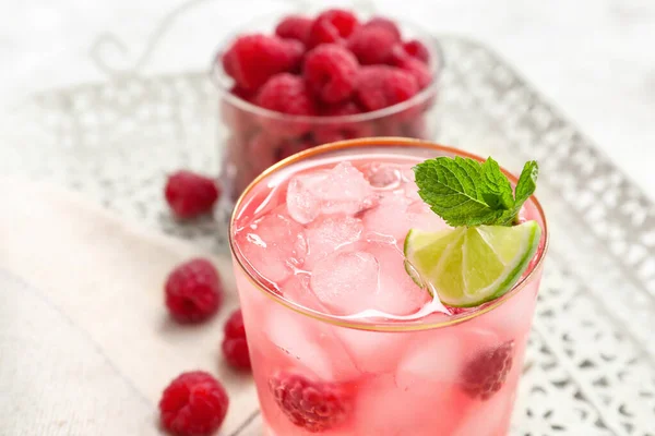 Glass Tasty Lemonade Bowl Raspberry Light Background — Stock Photo, Image
