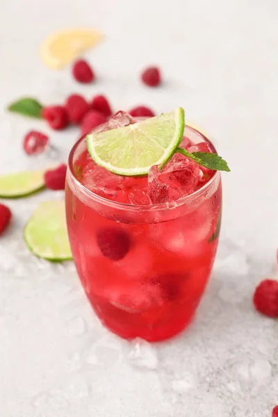 Glass Cold Raspberry Lemonade Light Background — Stock Photo, Image