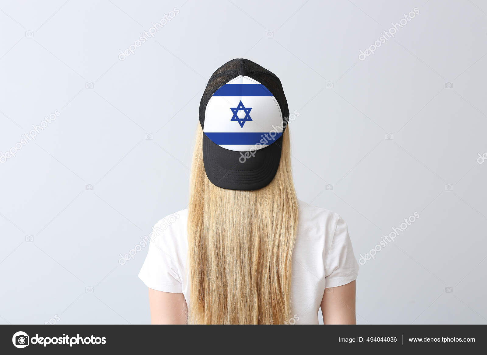 Ejecución sinsonte escritura Mujer Joven Con Elegante Gorra Con Bandera Israelí Sobre Fondo: fotografía  de stock © serezniy #494044036 | Depositphotos