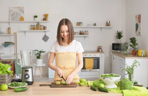 Young Woman Cutting Apple Kitchen — Stock Photo, Image